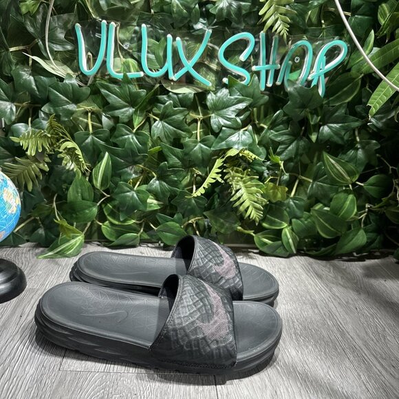 Nike Benassi Solarsoft Sandals Slides Size 8 Black Slippers On 705474-091 main image 7